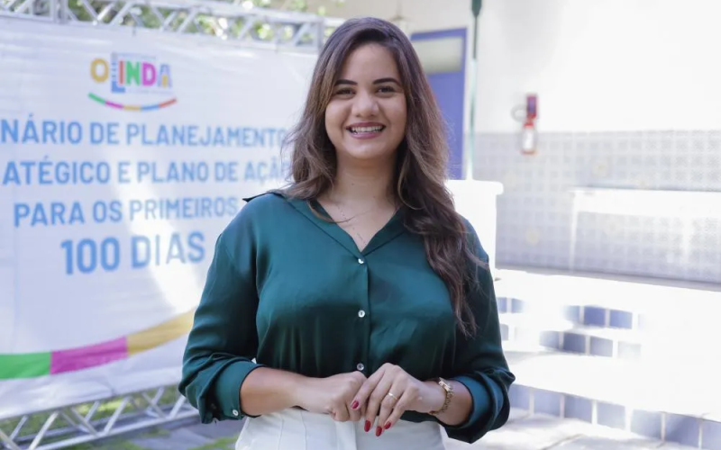 Na frente até do calendário! Mirella paga salários antes do prazo e avança obra que vai gerar empregos